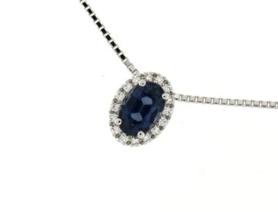 Girocollo con zaffiro blu ovale e contorno di brillanti