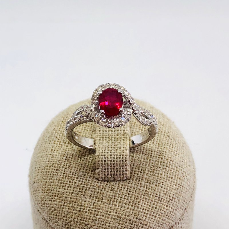 Anello fantasia con rubino e brillanti