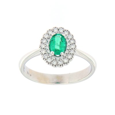 Anello con smeraldo ovale e contorno di brillanti