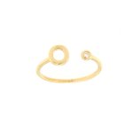 Anello lettera o in oro giallo e zircone - Foto 1