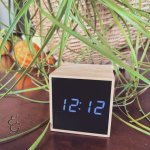 Mini cube alarm clock bamboo - Foto 2