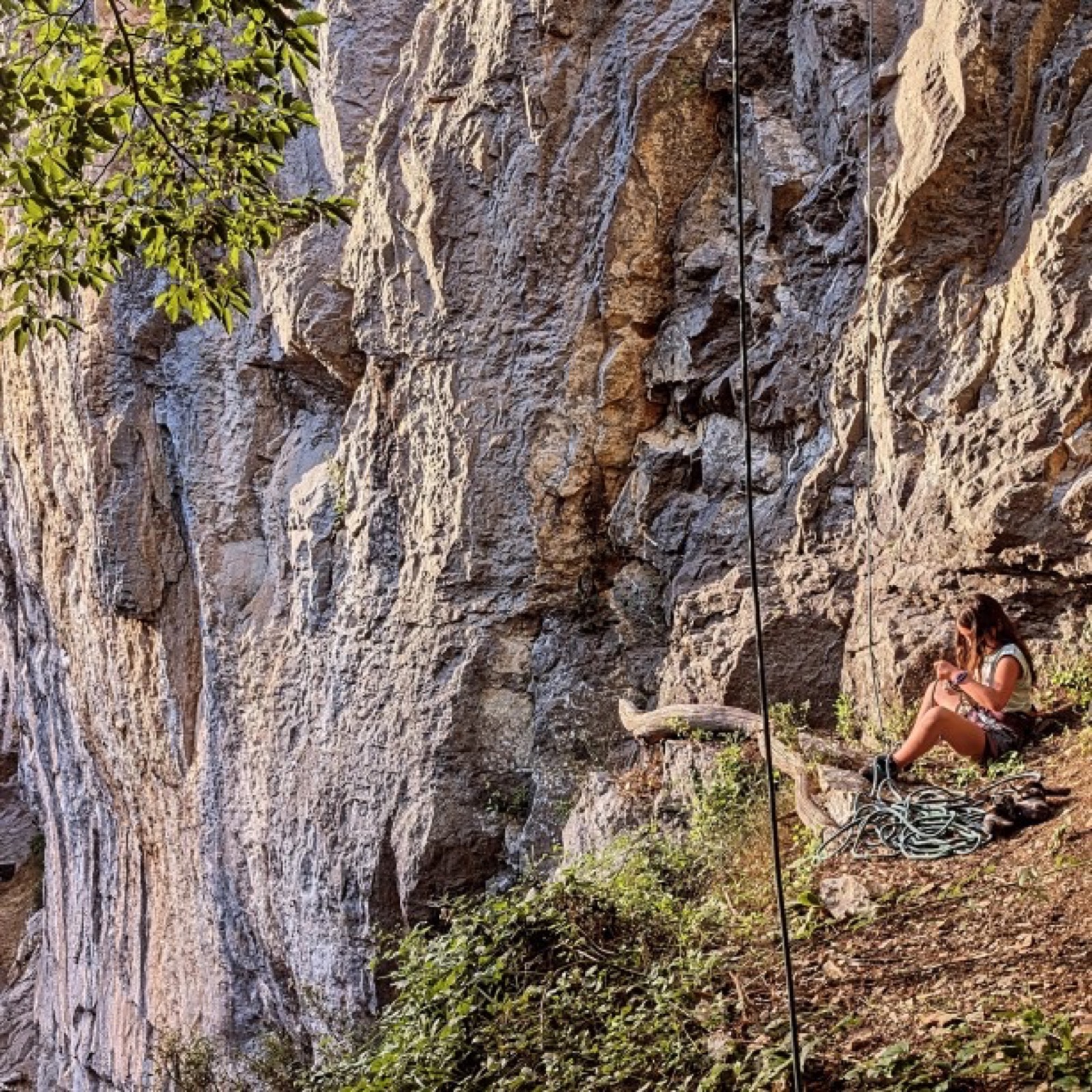 Arrampicata su roccia calcarea nella Valle Argentina